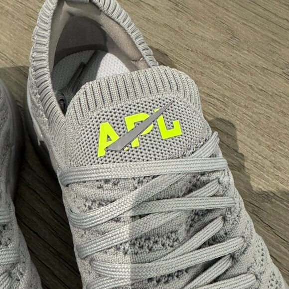 APL Women's TechLoom Wave Grey Sneakers - Size 8 - NEW! - Picture 3 of 7